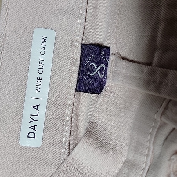 NYDJ DAYLA Wide Cuff Capri Size 4 - Picture 6 of 14